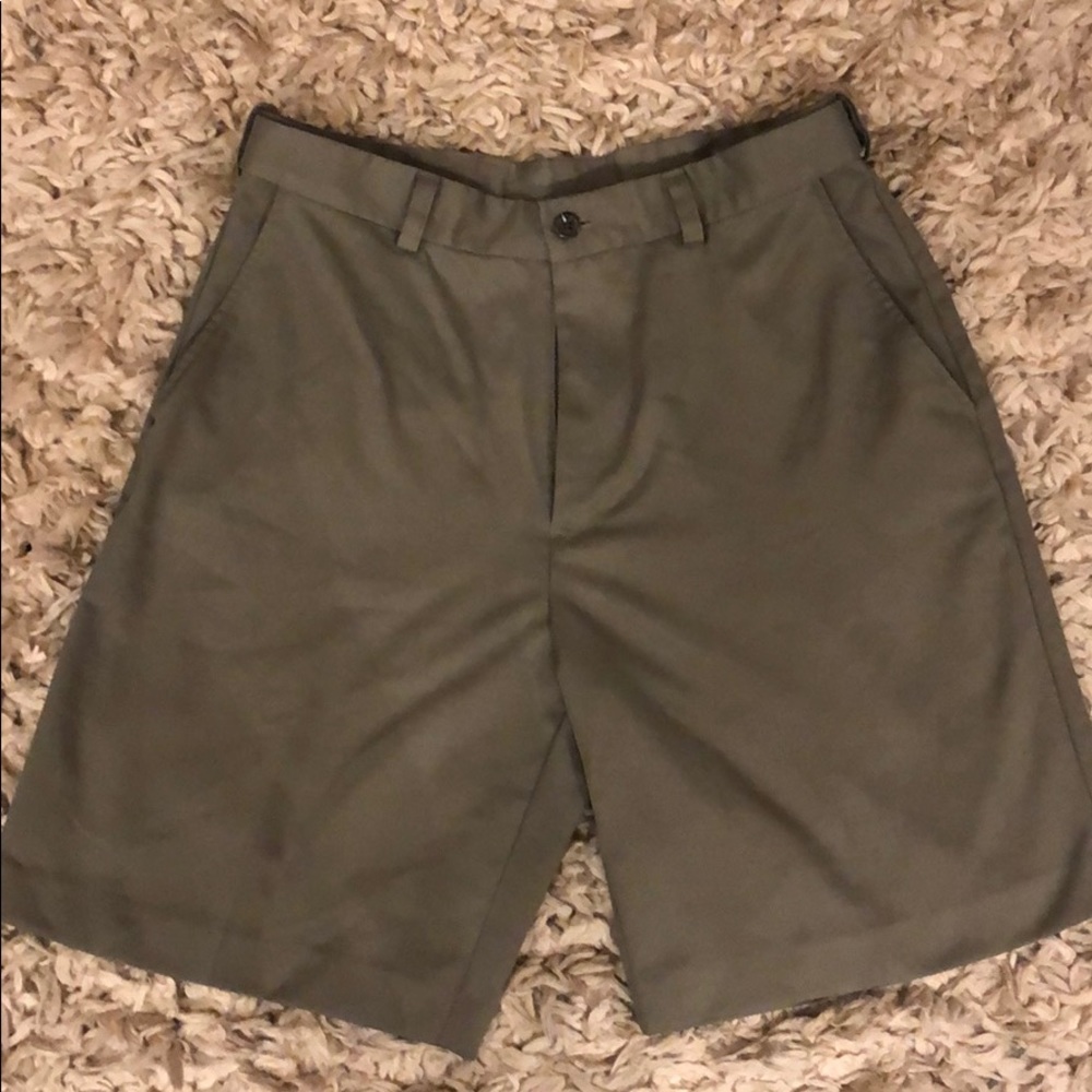 Izod men’s golf/performance shorts